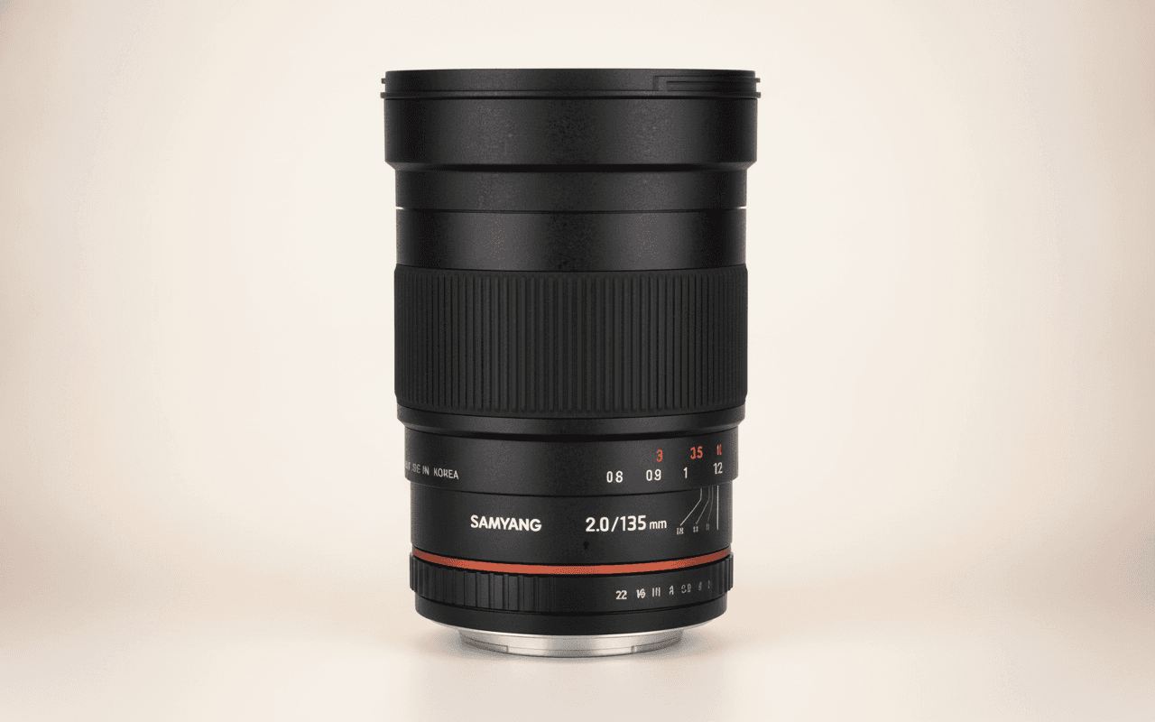 三阳 135mm F2 ED UMC (EF) lens image, 135mm